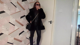 Kitty in leather,talks naughty,smokes,role plays and fuck ls herself