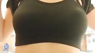 Girlfriend Quickly Flashing her Beautiful Tits at the Gym!
